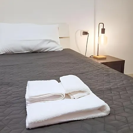 Centro Con Parcheggio Privato E Giardino Apartment